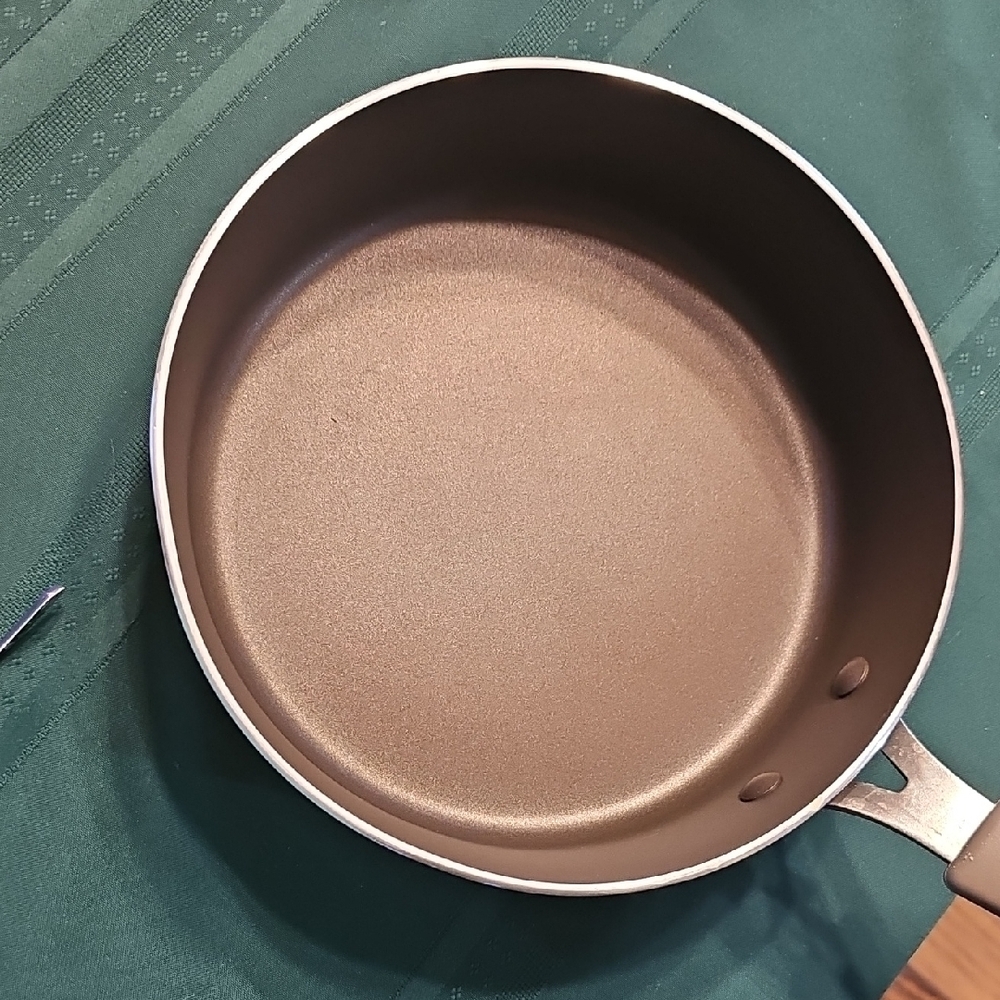 Rachael Ray Cook + Create 3qt Aluminum Nonsticke Saute Pan with Lid - Almond - Picture 6 of 6